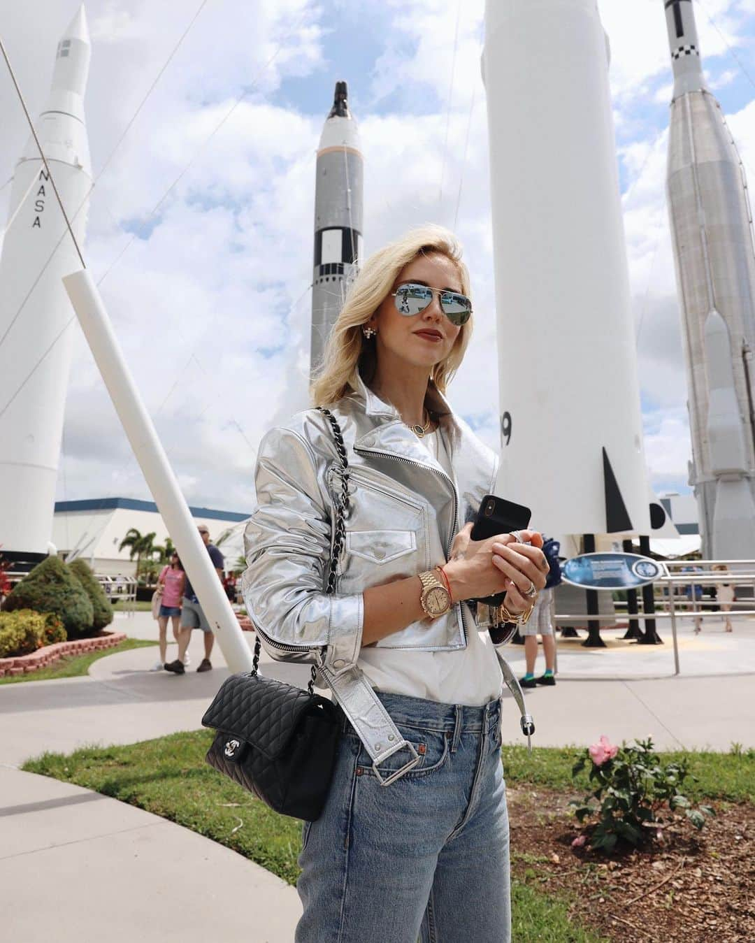 キアラ・フェラーニさんのインスタグラム写真 - (キアラ・フェラーニInstagram)「Happy to be at NASA with @OMEGA #Moonwatch #advertising 🚀」5月10日 5時20分 - chiaraferragni