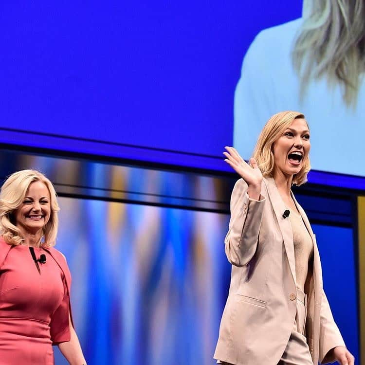 SAPさんのインスタグラム写真 - (SAPInstagram)「#REPOST @karliekloss – On stage today announcing my partnership with @SAP! Together with @kodewithklossy we will empower more young women with the coding skills necessary to succeed in our tech driven world 🌎👩🏻💻👩🏾💻」5月10日 5時33分 - sap