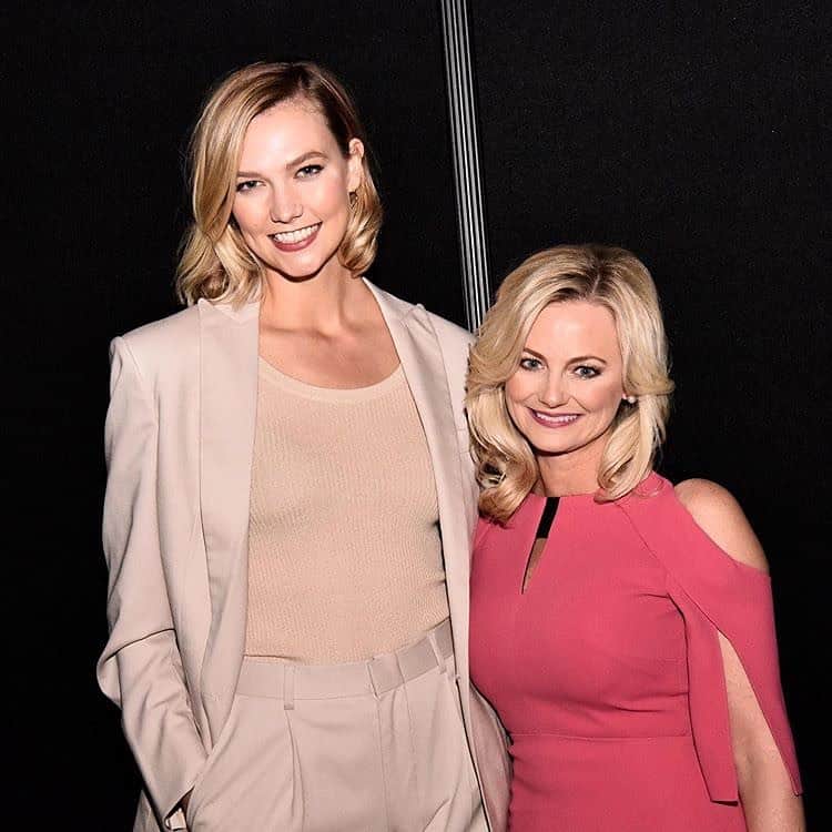 SAPさんのインスタグラム写真 - (SAPInstagram)「#REPOST @karliekloss – On stage today announcing my partnership with @SAP! Together with @kodewithklossy we will empower more young women with the coding skills necessary to succeed in our tech driven world 🌎👩🏻💻👩🏾💻」5月10日 5時33分 - sap