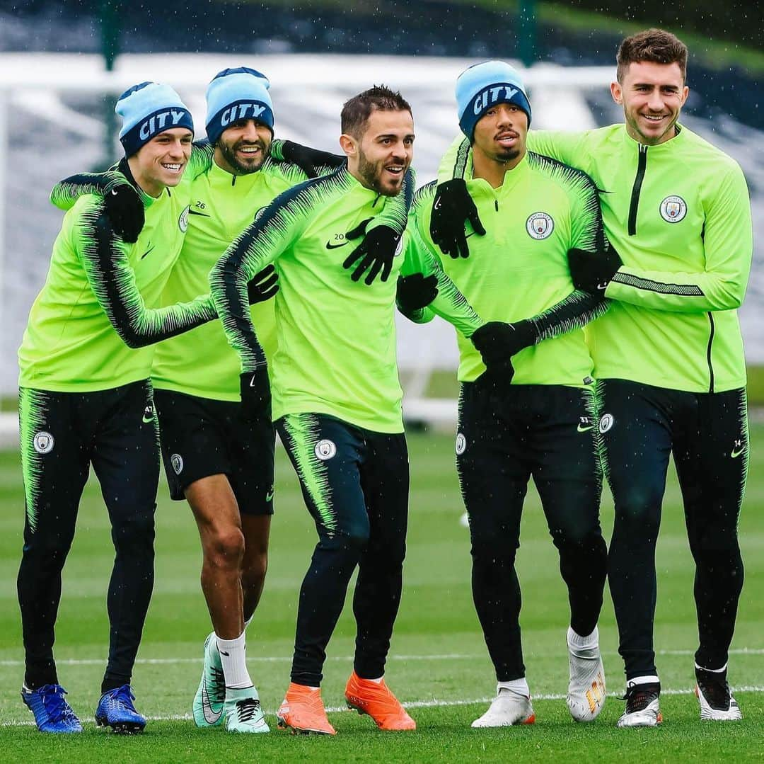 マンチェスター・シティFCさんのインスタグラム写真 - (マンチェスター・シティFCInstagram)「Putting the RAIN in training 🌧☔️ #mancity」5月10日 5時40分 - mancity