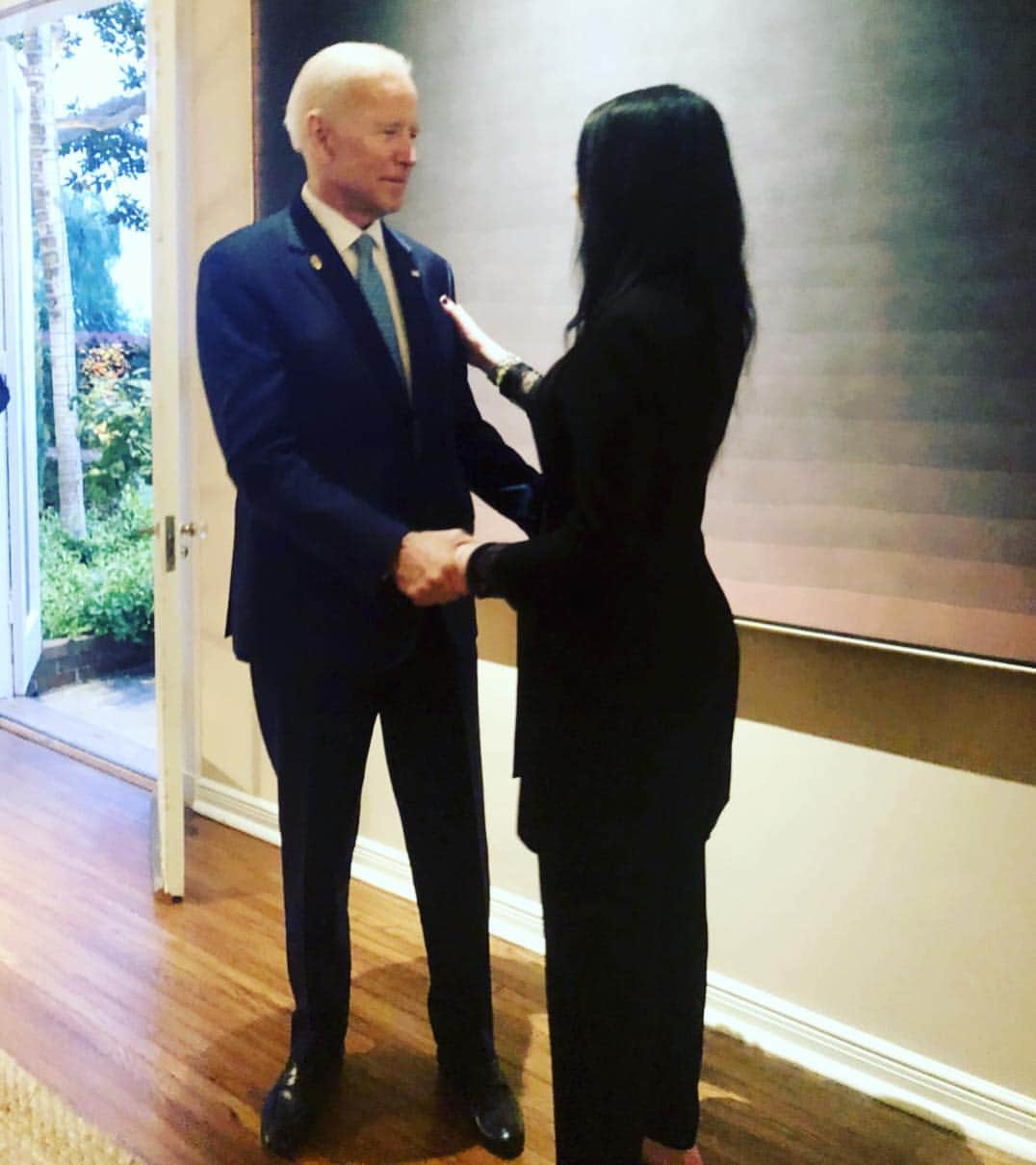 ミシェル・トラクテンバーグさんのインスタグラム写真 - (ミシェル・トラクテンバーグInstagram)「#aboutlastnight I got to meet Vice President @joebiden as he launches his run for the #2020 #Presidential #election. It was a humbling and amazing #experience to get to speak with such a #kind intelligent man who truly cares for our #Country and respects people of all races, religions and leads with grace not bullying. 🇺🇸 #biden2020」5月10日 5時45分 - michelletrachtenberg