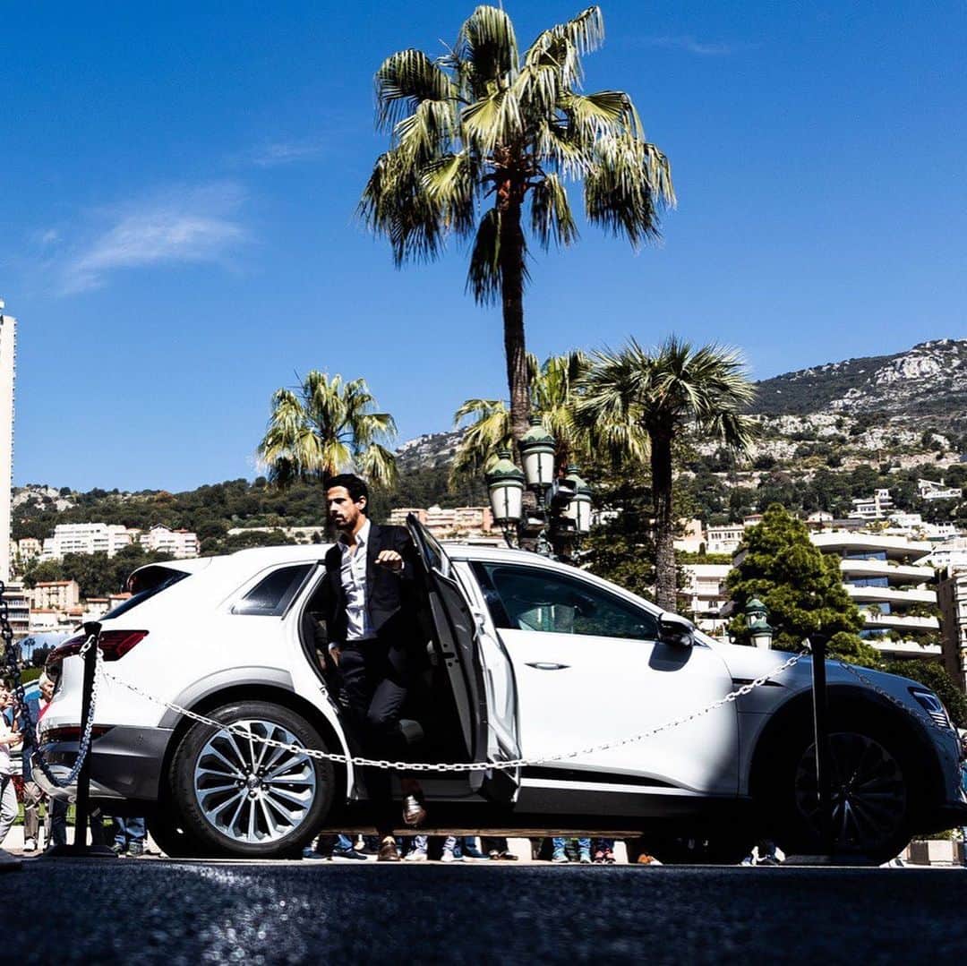 ルーカス・ディ・グラッシさんのインスタグラム写真 - (ルーカス・ディ・グラッシInstagram)「Best pics from today: - driving the new Etron - riding my super @rionmotors to track - enjoying the paddock」5月10日 5時47分 - lucasdigrassi