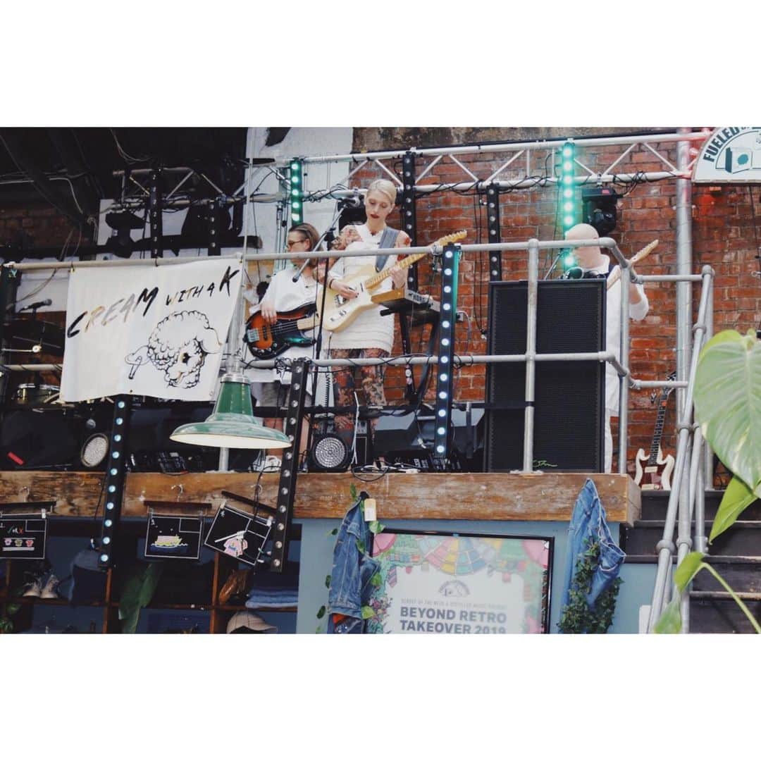 のインスタグラム：「The Great Escape Day 1!  Thanks so much @beyondretro and @scruffoftheneck for giving us this opportunity today - we had a great time 😻❤️」