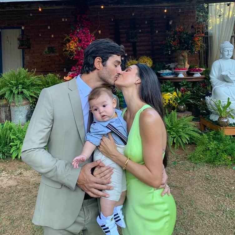 Isis Valverdeさんのインスタグラム写真 - (Isis ValverdeInstagram)「E quando tudo parece difícil, lembro que tenho para onde voltar! 🍀 #blessed #homensdaminhavida👪 #homesweethome #hometown #gratidão」5月10日 5時56分 - isisvalverde