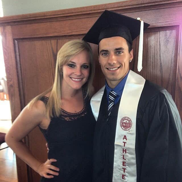 ジェイコブ・ダルトンのインスタグラム：「Talk about throwback!! @uofoklahoma #GoodTimes #Oklahoma #TheresOnlyOne」