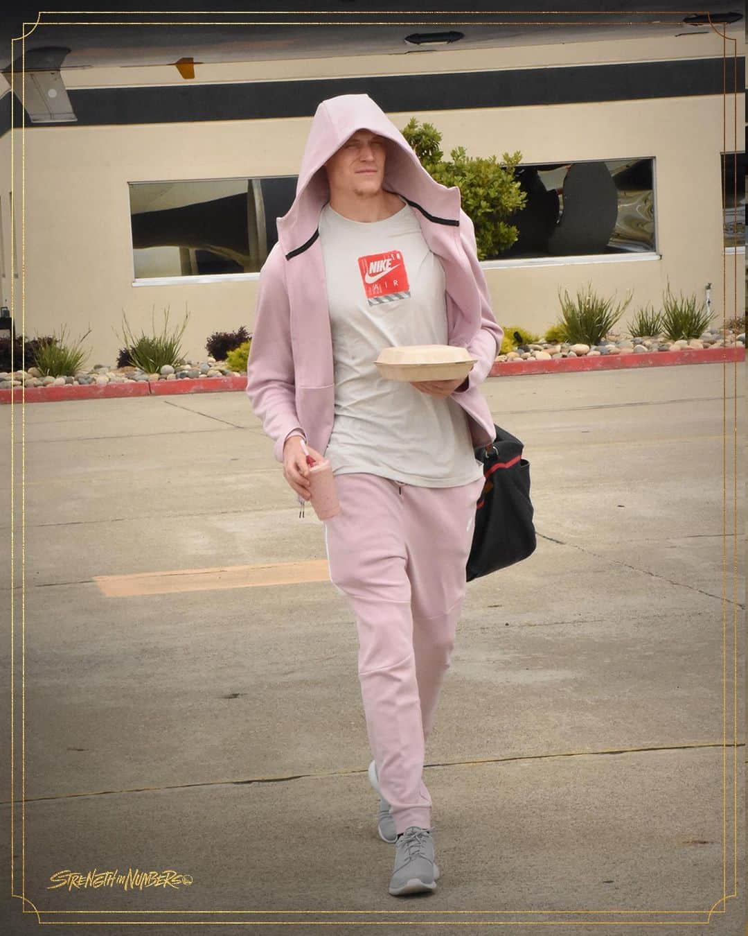 ゴールデンステート・ウォリアーズさんのインスタグラム写真 - (ゴールデンステート・ウォリアーズInstagram)「Headed to Houston ✈️」5月10日 6時08分 - warriors