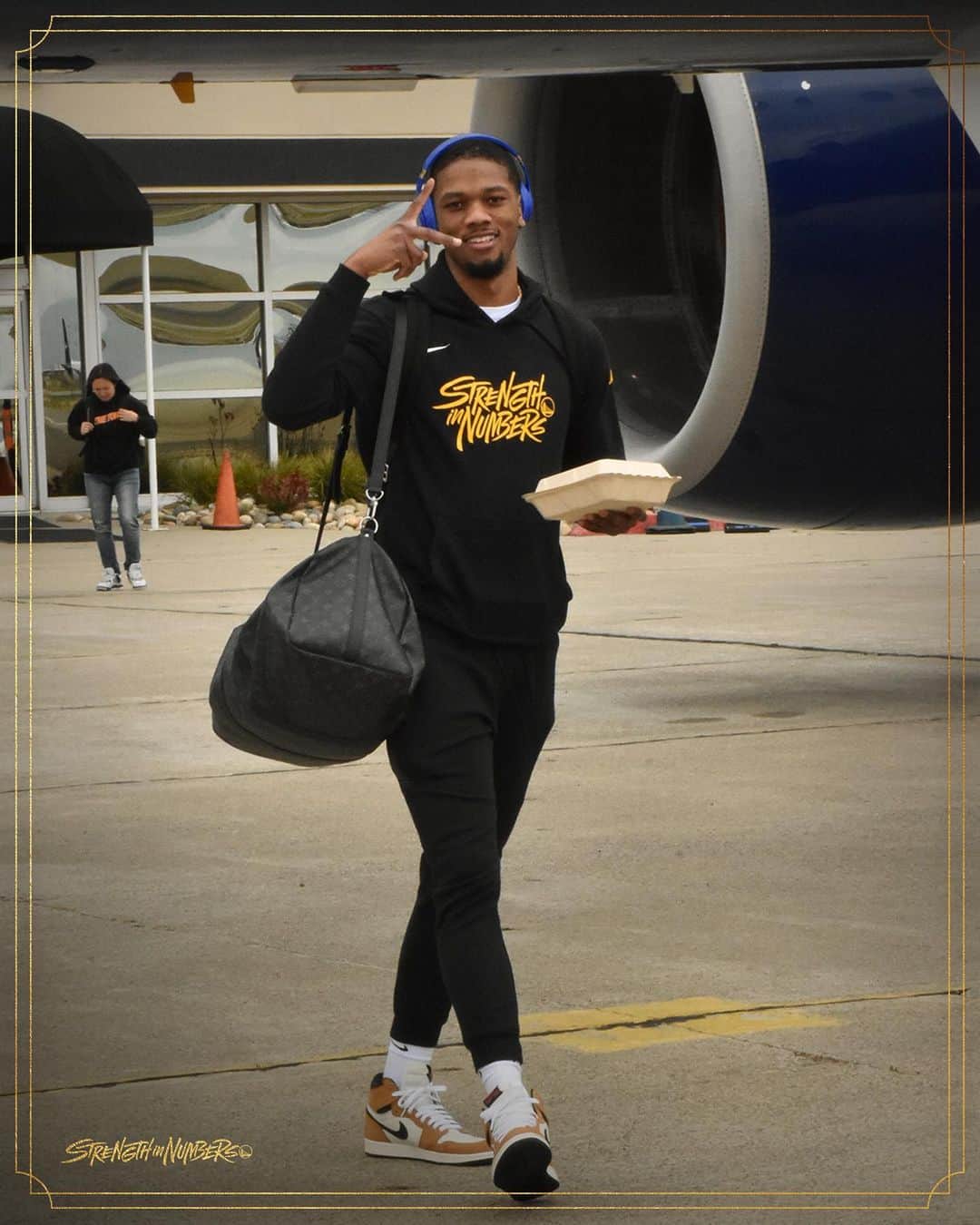 ゴールデンステート・ウォリアーズさんのインスタグラム写真 - (ゴールデンステート・ウォリアーズInstagram)「Headed to Houston ✈️」5月10日 6時08分 - warriors