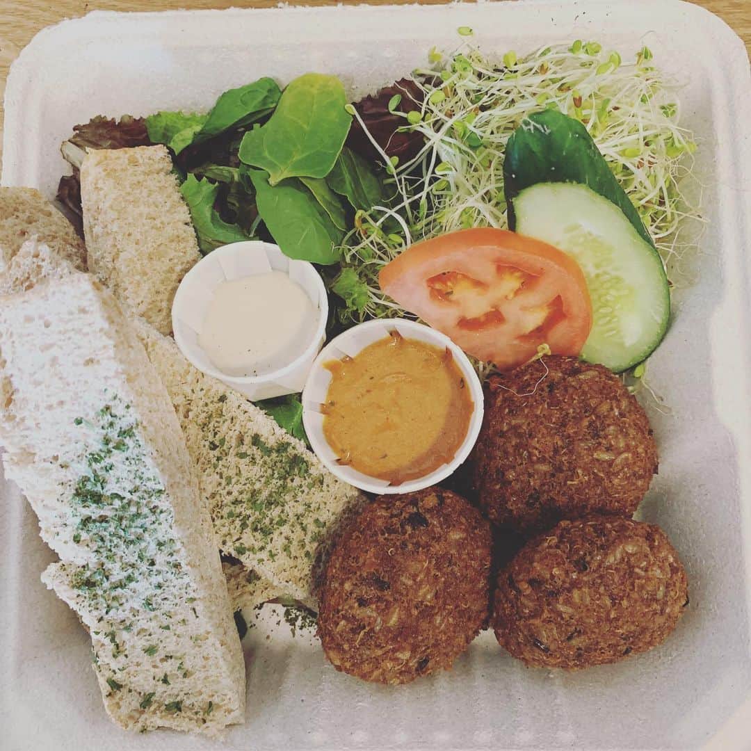 Peace Cafeさんのインスタグラム写真 - (Peace CafeInstagram)「Today’s special  Falafel plate」5月10日 6時06分 - peacecafehawaii