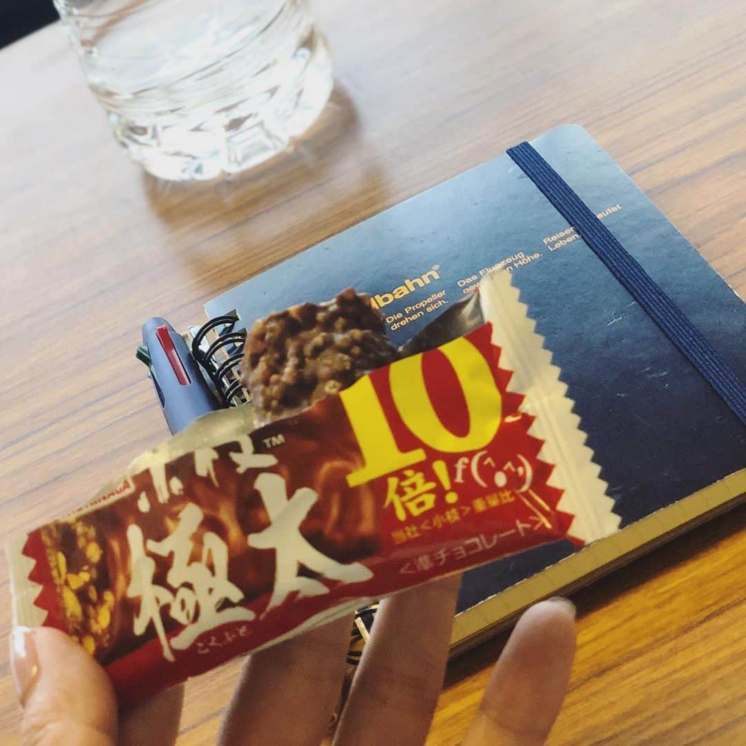 青木英李さんのインスタグラム写真 - (青木英李Instagram)「昨日#県営大宮球場 で食べた物☺︎ #メロンパン #生クリーム大好き #唐揚げ丼 油淋鶏味 #小枝なのに極太な小枝 #次は絶対唐揚げ単品にしてオムソバも食べたい」5月10日 11時35分 - eriaoki_official