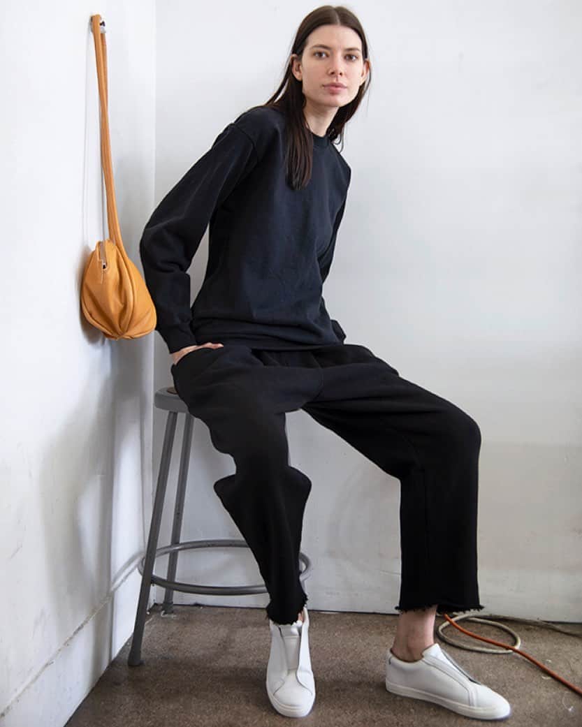 オーク ニューヨークのインスタグラム：「Sisch Pant x Standad Crew x Union Sneaker on @zileabeth 👟👖👕」