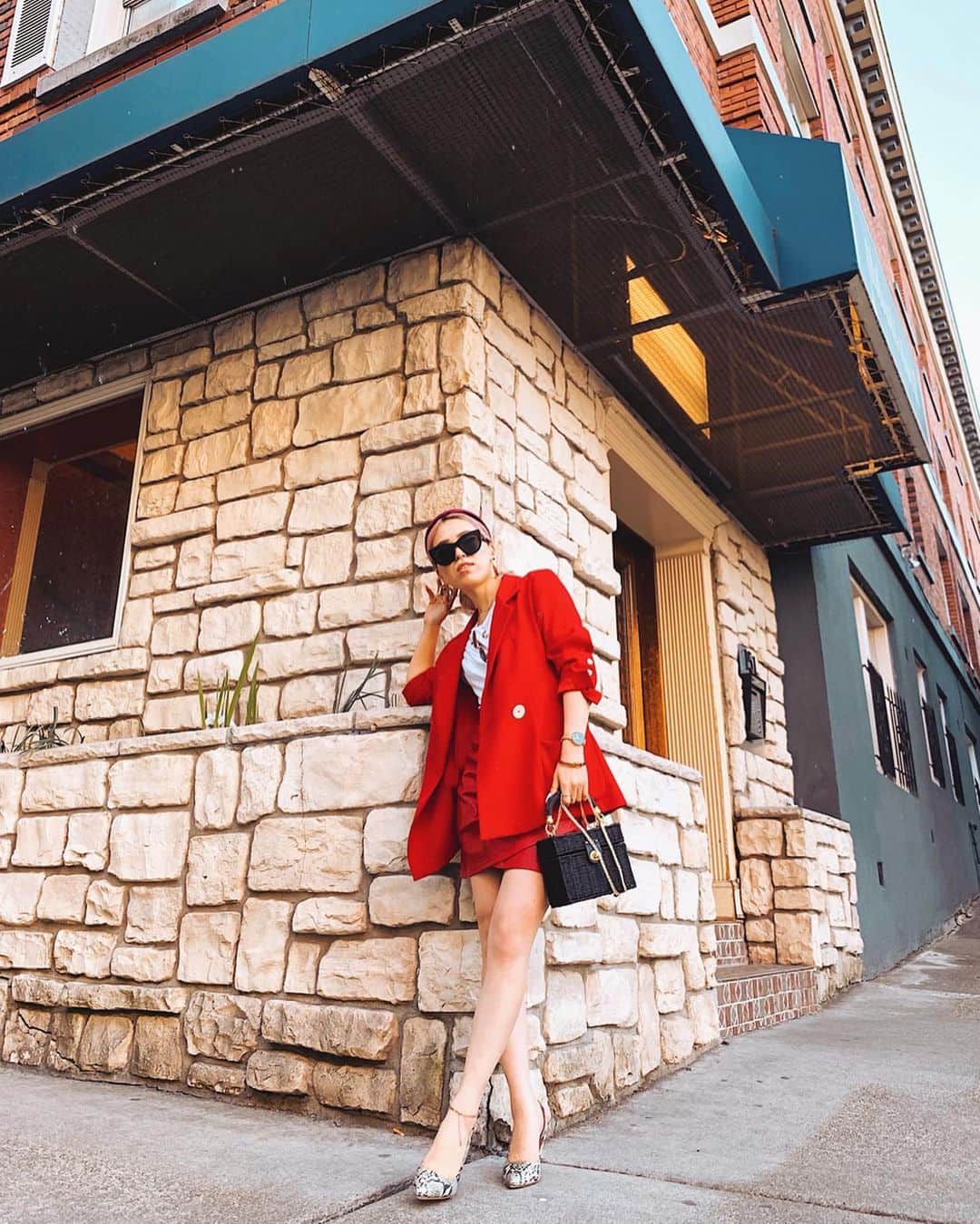 AikA♡ • 愛香 | JP Blogger • ブロガーのインスタグラム：「Didn’t know what to wear so went to @Pinterest and I put this look together in like 5 mins for an event ♥️ ( see what my inspiration was for this look on IG story ) Pinterest is such a life saver 🙌🏻 and you don’t need new clothes all the time to look fierce, trendy and stylish 👑✨ All the pieces I am wearing were bought last year or even 3 years ago like this faux leather mini skirt ♥️ Only new thing is my headband!! By the way, who can notice an odd thing on the second pic? Hint: 😎 ..... #redsuit #petitefashion #redonred #aikaslovecloset #springstyle #5feetstyle」
