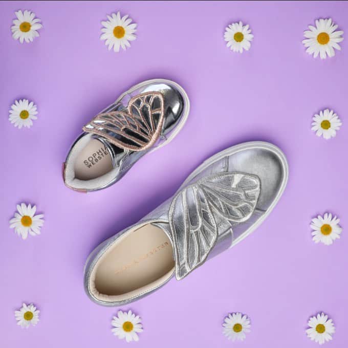 SOPHIA WEBSTERさんのインスタグラム写真 - (SOPHIA WEBSTERInstagram)「💕 Match with your mini this #MOTHERSDAY 👼  When you purchase an adult style, receive a matching mini style for free! Swipe to see the selection 👉  1. Select the *style of your choice. 2. Select the matching mini. 3. Make sure they’re both in your basket. 4. Enter the code MOTHERSDAY at checkout page to receive the mini shoe for free!! 5. Don’t forget to snap your matching moment and tag #SWYes with the chance to be featured in our feed!  Offer ends midnight BST on 13/05/19. Head to our website for all T&Cs bit.ly/SWTandC. 📲 *Promotion only applies to the selected three style. (Black Evangeline, Butterfly Sneaker and Gold embroidered Chiara) #SophiaWebster #SophiaWebsterMini」5月10日 7時01分 - sophiawebster