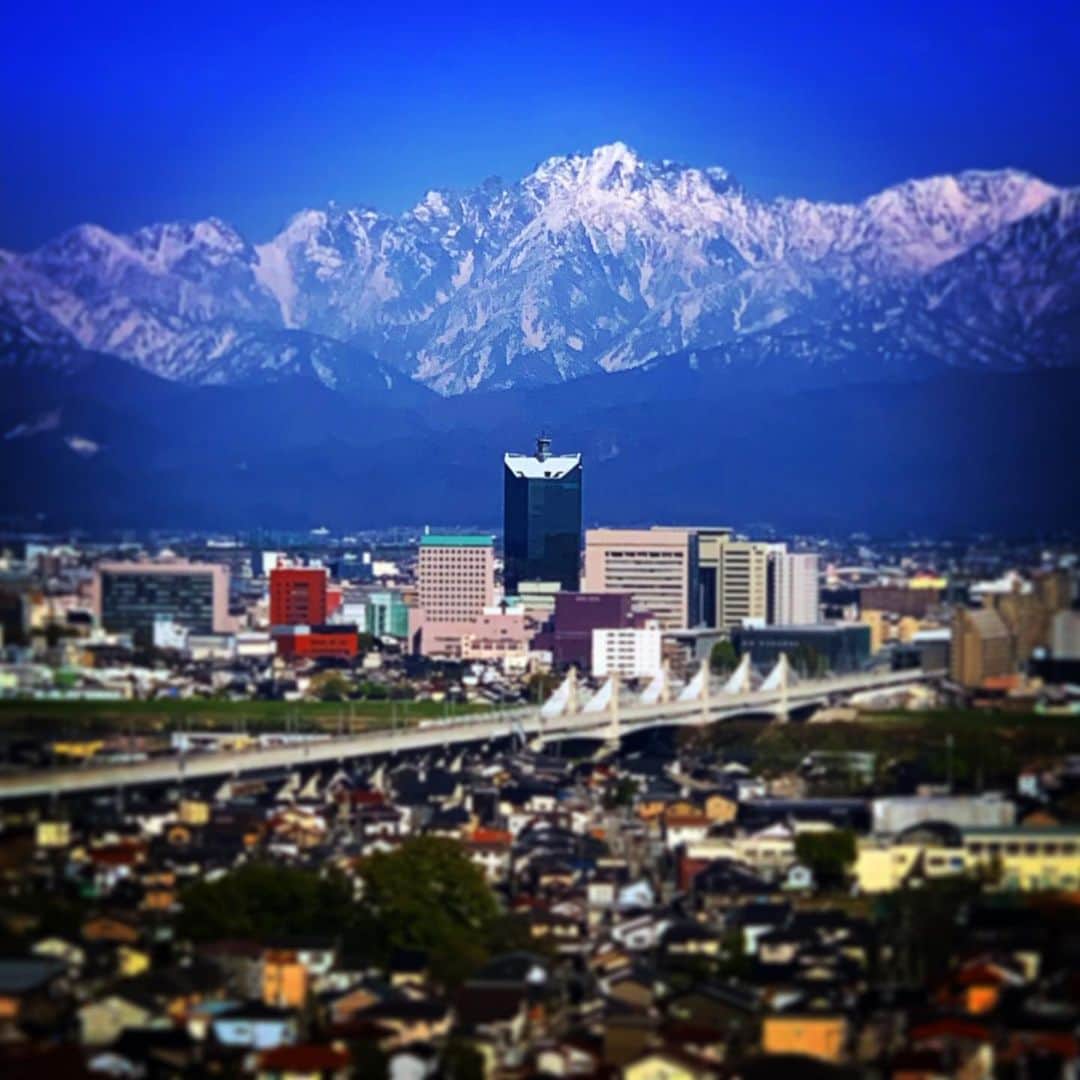 石田昌宏さんのインスタグラム写真 - (石田昌宏Instagram)「富山ですね。展望台から撮りました。立山連峰、綺麗でした。  #unknownjapan」5月10日 6時55分 - masahiro_ishida_