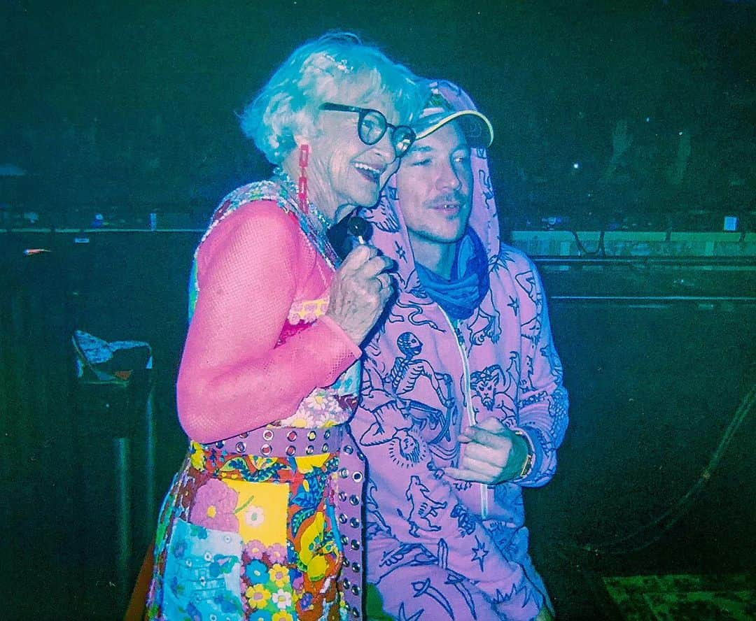 ファンキーグランマさんのインスタグラム写真 - (ファンキーグランマInstagram)「MY BF 🤠」5月10日 6時57分 - baddiewinkle