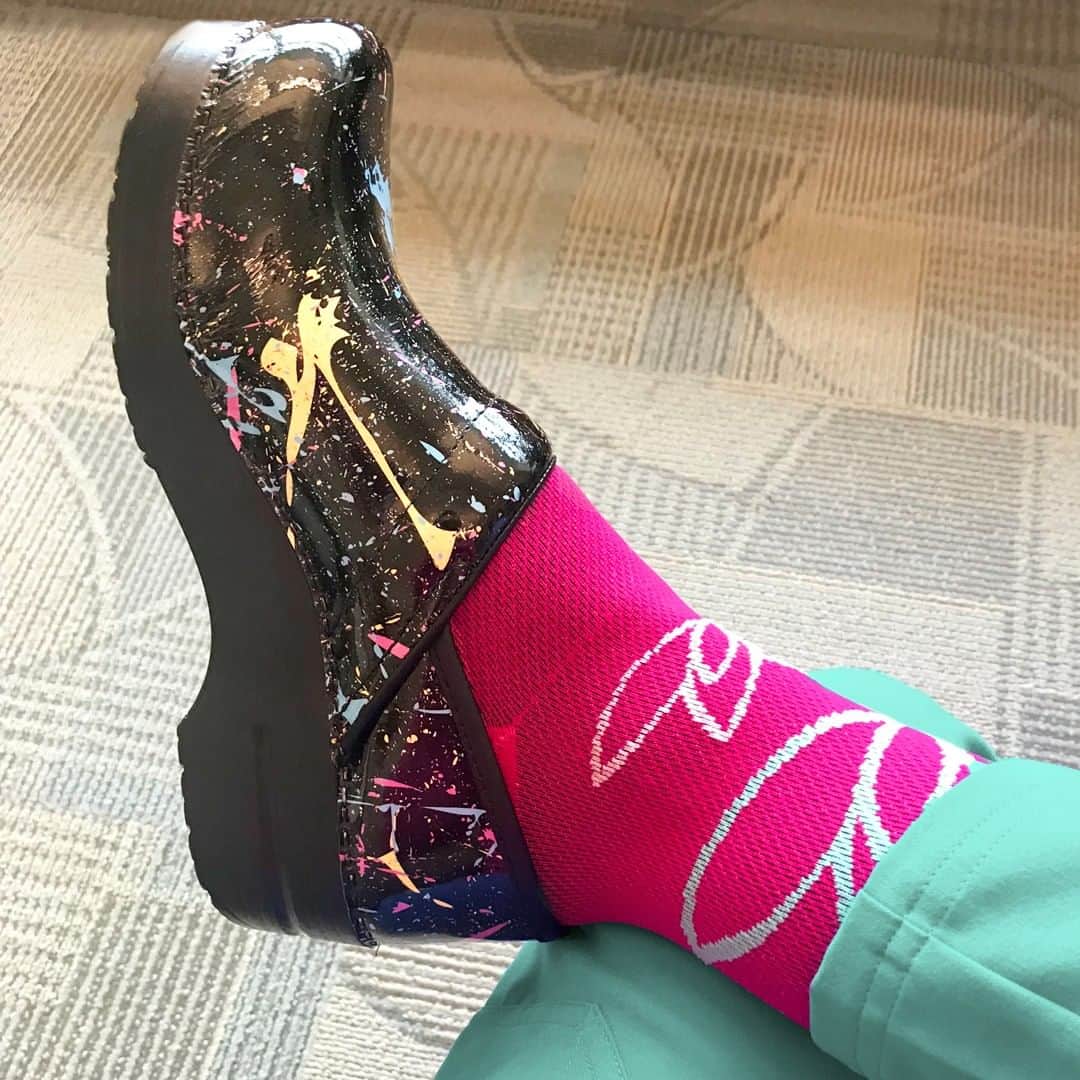 ダンスコのインスタグラム：「Did someone say Nurses Week...? To all you hardworking nurses out there, we appreciate you and even more, we love seeing the crazy socks you wear with our shoes. For a chance to win a new pair of clogs and a pair of Lily Trotters compression socks, enter below. Check back each day of Nurses Week for another chance to win. How to Enter:  1) Follow @dansko  2) Tag a nurse in the comments.  If you love the socks in our posts this week, be sure to follow @lilytrotters .  Giveaway Rules:  Giveaway runs 05/07/19 at 6:00 PM EST - 05/10/19 at 11:59 PM EST. No purchase necessary. One winner will be randomly selected and notified via DM. Winner will receive one pair of the color splash patent Professional Dansko® clogs and one pair of Lily Trotters socks with a total estimated retail value of $150. Giveaway not associated with Instagram. Full terms and conditions.」