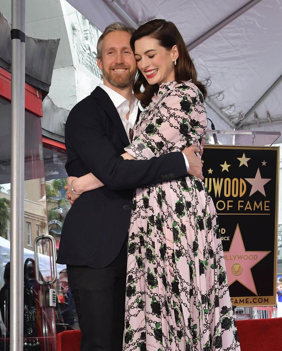 Just Jaredさんのインスタグラム写真 - (Just JaredInstagram)「@annehathaway just received her star on the Hollywood Walk of Fame! She received support from @rebelwilson, hubby Adam Shulman, @awkwafina and director Dee Rees.  #AnneHathaway #HollywoodWalkOfFame Photos: Getty, Backgrid」5月10日 7時18分 - justjared