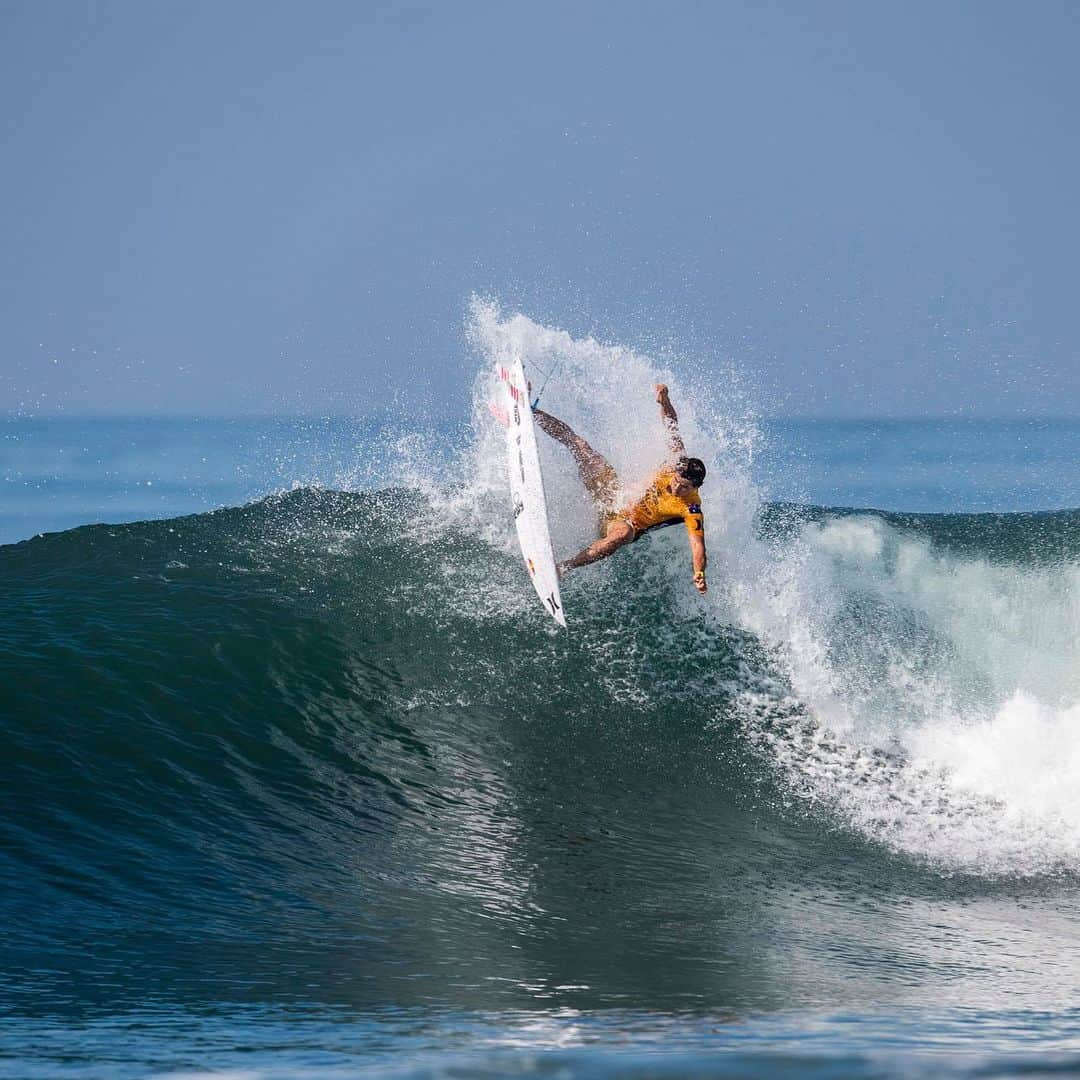 ジュリアン・ウィルソンさんのインスタグラム写真 - (ジュリアン・ウィルソンInstagram)「If this isn’t one of the best waves to hold a contest at I’m not sure what is! 🙌🏼🔜 📷 @badboyryry_」5月10日 7時21分 - julian_wilson