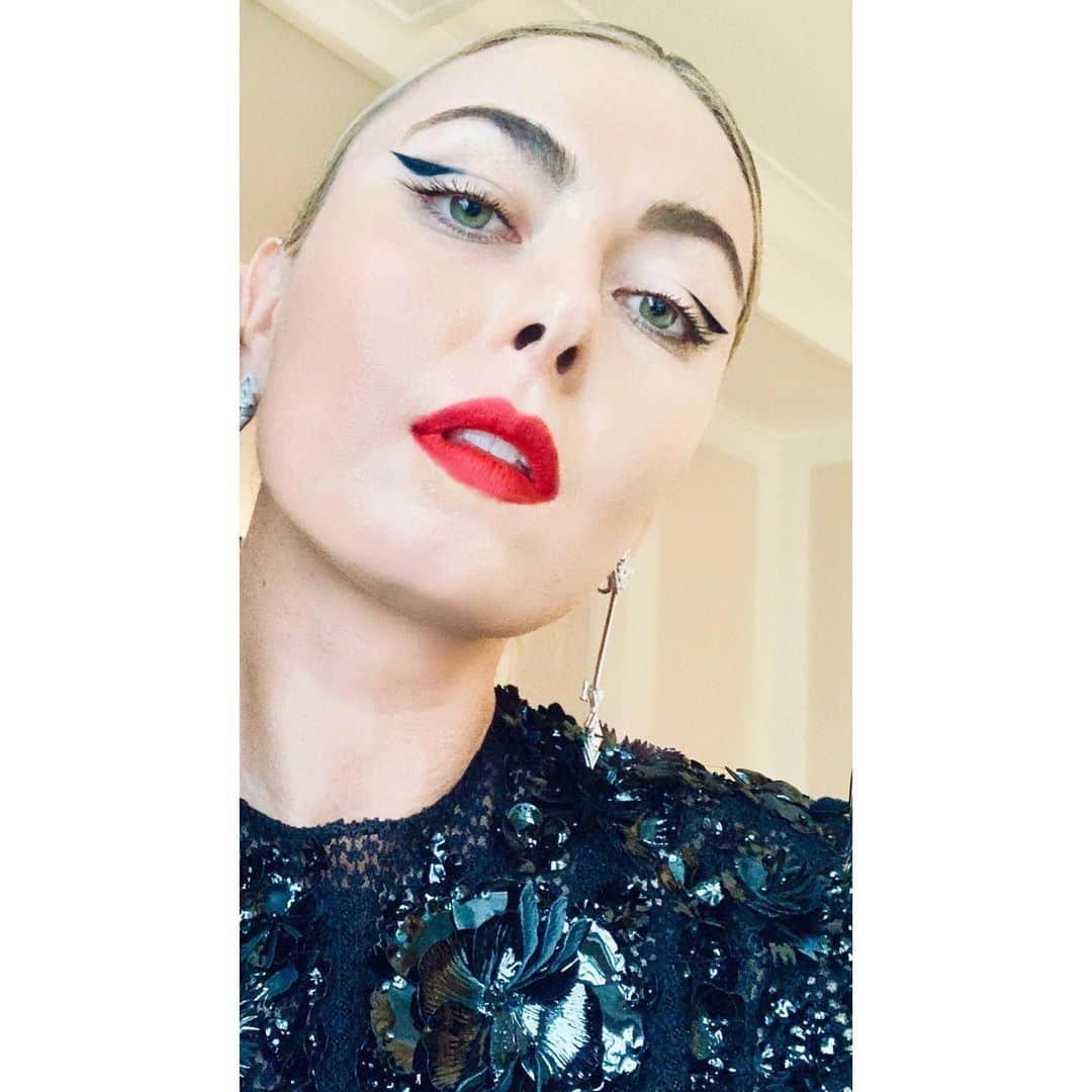 Kara Yoshimoto Buaさんのインスタグラム写真 - (Kara Yoshimoto BuaInstagram)「🖤Maria Sharapova X Metball x Calligraphie de Chanel Longwear Intense Cream Eyeliner Hyperblack X Le Rouge Duo Ultra Tenue Ultra Wear Lip Colour Daring Red ⛩ #makeupbykarayoshimotobua #welovecoco @welovecoco  #hair @blakeerik #styling @chercoulter」5月10日 7時43分 - karayoshimotobua