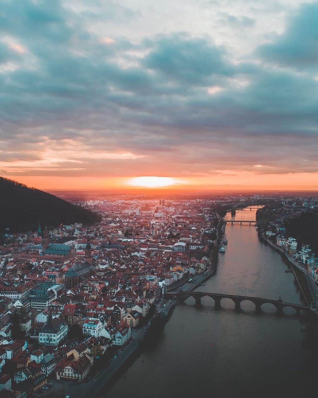 BEAUTIFUL DESTINATIONSさんのインスタグラム写真 - (BEAUTIFUL DESTINATIONSInstagram)「Golden hour dwindling down to golden minutes over Heidelberg, Germany. Is this your favorite time of day to get out and shoot? (📷: @paulmichael 📍: Heidelberg, Germany)」5月10日 7時57分 - beautifuldestinations