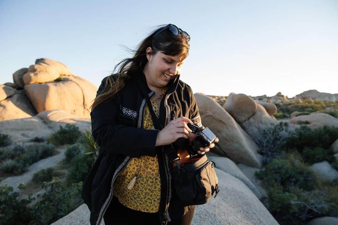 ローレン·ランドルフのインスタグラム：「I met this lady in the darkroom, and we’ve been photo-nerd friends for over 10 years now. 💛」