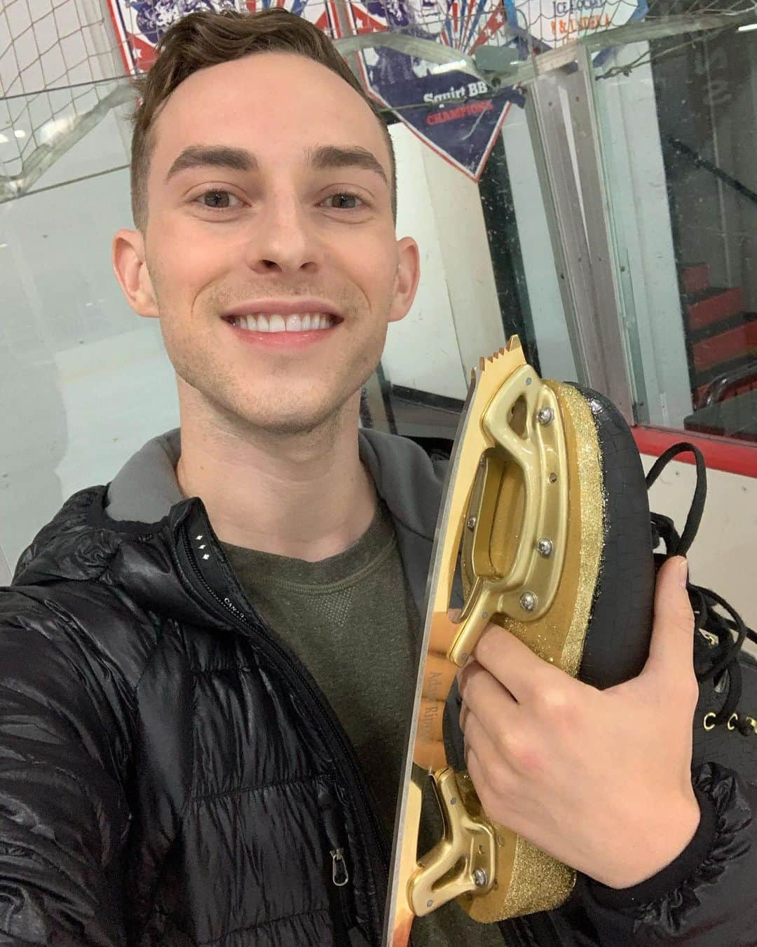 アダム・リッポンさんのインスタグラム写真 - (アダム・リッポンInstagram)「I hope my new skates are flashy enough. THANK YOU @johnwilsonblades and @jackson.ultima for the gear and SPECIAL SHOUTOUT to @usaskateswestminster for the paint job ⛸🙆🏼‍♂️」5月10日 8時11分 - adaripp