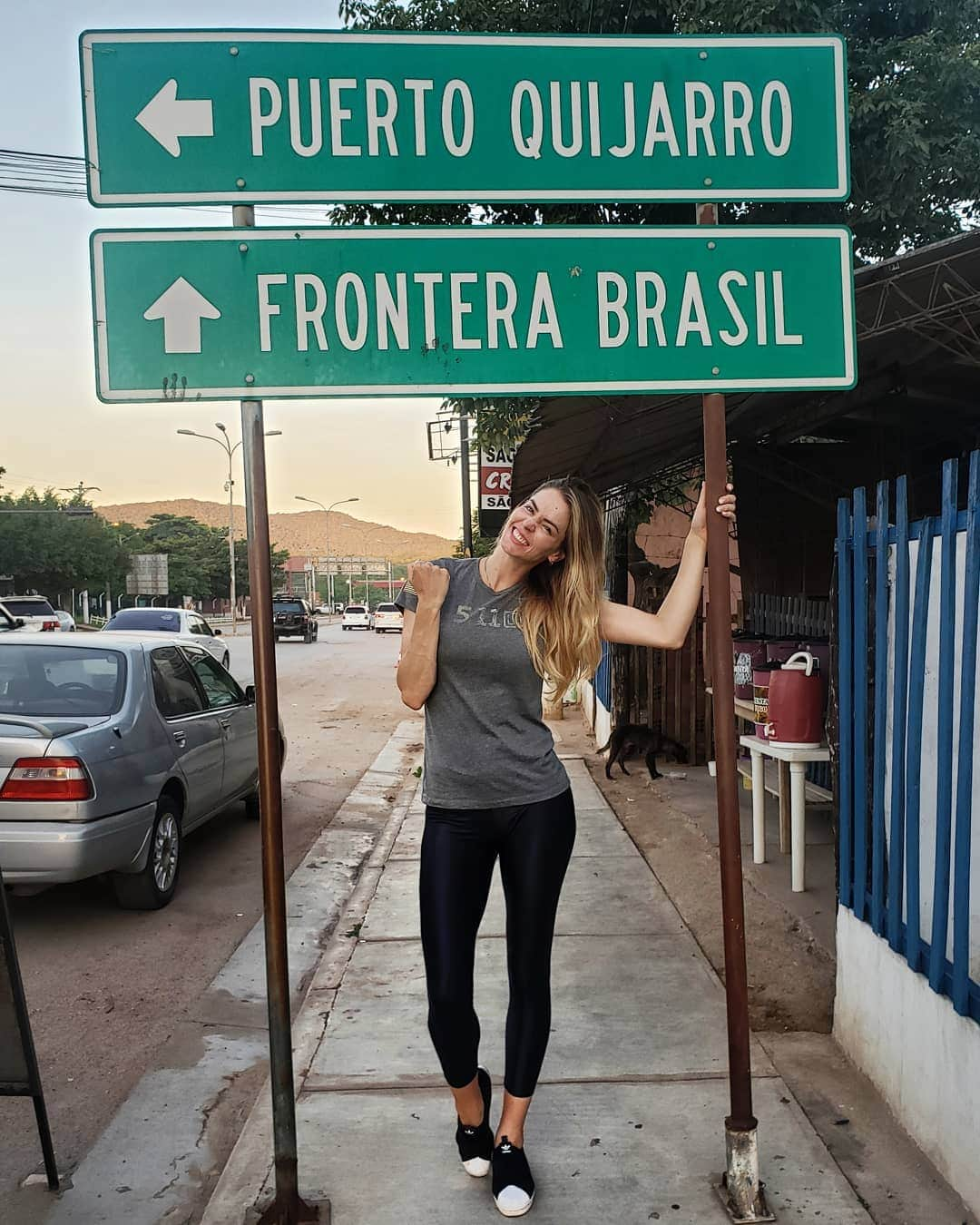 SuelleOliveiraさんのインスタグラム写真 - (SuelleOliveiraInstagram)「Adentrando no Brasil via Pantanal. Aooooo que eu tô feliz! Cheguei Brasilll! #brasil #meupaís #jajatoemcasa #paraguai #argentina #chile #bolivia #4paises #numasóviagem 🇧🇷🇵🇾🇦🇷🇨🇱🇧🇴」5月10日 8時05分 - suelleoliveira