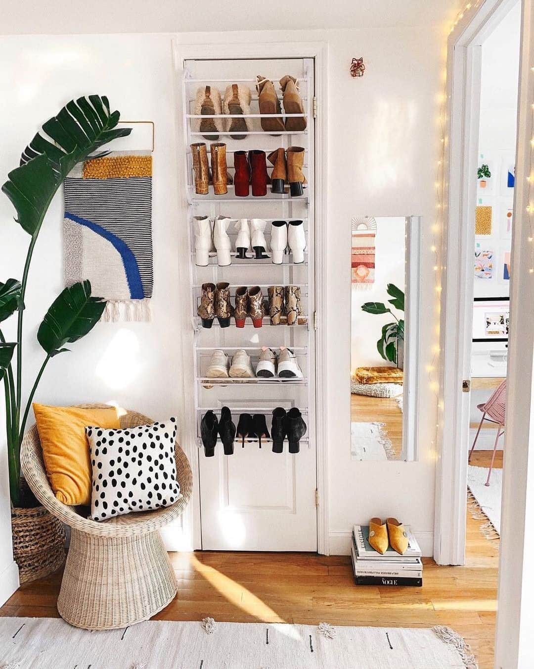 Urban Outfittersさんのインスタグラム写真 - (Urban OutfittersInstagram)「We're not here to judge you if your shoe rack doesn't look as tidy as @viktoria.dahlberg's. We're just here to provide you with a little inspo. #UOHome @UrbanOutfittersHome」5月10日 8時13分 - urbanoutfitters