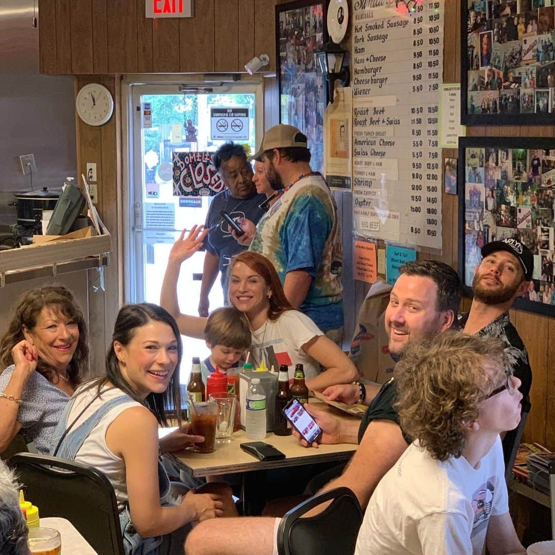 ダニール・ハリスさんのインスタグラム写真 - (ダニール・ハリスInstagram)「Back to Reality...@Jazzfest you were a much needed escape and rejuvenation! The Family that Fests together...stays together! 🖤⚜️🎷🎺⚜️🖤#neworleans @domilises  #chouvalbwatraditionnelofmartinique @neworleansklezmerallstars @thepontchartrain @jackrosenola  @atchafalayafood #jazzfest #familybusinessbeerco」5月10日 8時28分 - danneelackles512