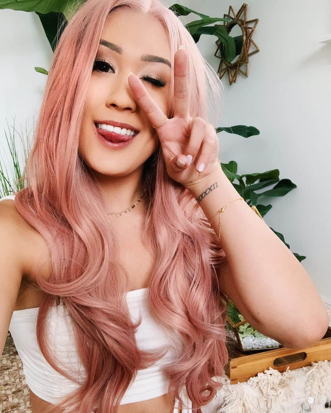 Lauren Riihimakiさんのインスタグラム写真 - (Lauren RiihimakiInstagram)「what do we say to the god of boring hair? not today 💕」5月10日 8時22分 - laurdiy