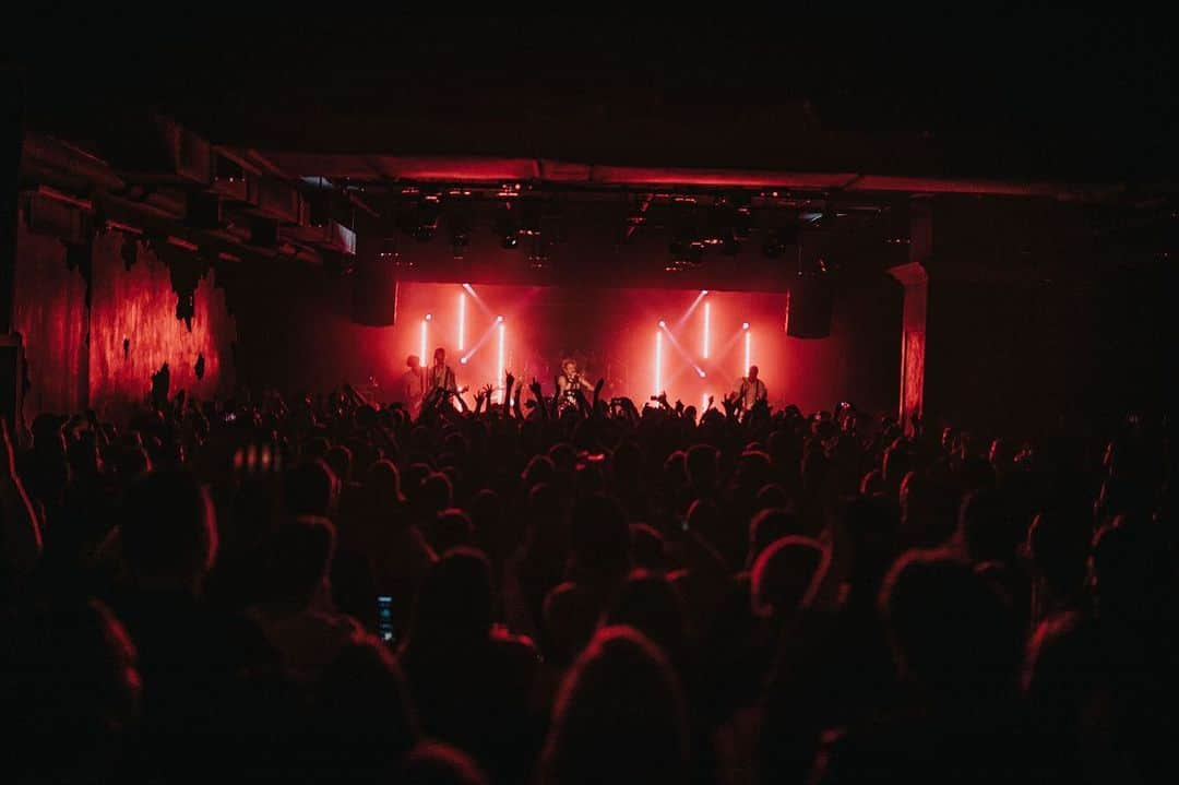 Sum 41さんのインスタグラム写真 - (Sum 41Instagram)「May 4 | @abbeyorlando | #Orlando, FL 📷: @jacobshepherd_  #NoPersonalSpaceTour #NoPersonalSpace #Sum41」5月10日 8時25分 - sum41