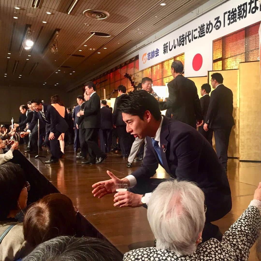 中曽根 康隆さんのインスタグラム写真 - (中曽根 康隆Instagram)「私の所属する政策集団【志帥会】のパーティが開催されました。地元群馬からも多くの皆様にお越し頂きました事に心から感謝致します。引き続き仲間と共に、令和の日本を前進させるべく精進してまいります。#志帥会 #中曽根康隆」5月10日 9時13分 - yasutaka_nakasone