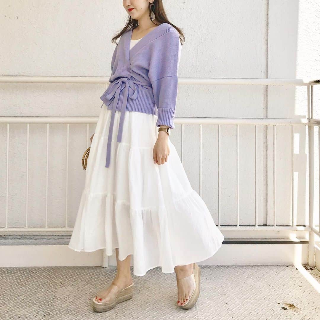 mina hinokuchiのインスタグラム：「. ノースリまだ1枚で寒い時に カシュクールカーデめっちゃ使える☀︎ . - NEWS - 来週5/16(木) 〜 5/20(月)はルミネカード10%off🌻 夏物や5/16から販売スタートの水着(ご予約の方も)のお買い物にぜひ♡ 昨日から期間中のお取り置きも承っております☀︎ (期間中混み合うのでゆっくり見たい人や色々試着したい方、人気アイテム欠けやすいので今週取り置きされるのがオススメです💯) . 今日から10%終わりまでは14日以外出勤してます♡♡ (5/12 21:00〜インスタLIVEもします🌿) 本日も1日お待ちしてます🌼 . #whoswhochico #salonbychico #フーズフーチコ #salonbychico_yokohama」
