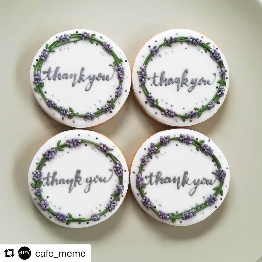 EINSHOP／アインショップさんのインスタグラム写真 - (EINSHOP／アインショップInstagram)「#Repost @cafe_meme with @get_repost ・・・ . . 明日は朝市出店です🐔 開催時間は9時から15時です。 ウェルネスパークでお待ちしております。 ※都台のお店はお休みします。 . 日曜日が母の日ということでアイシングクッキーセットご用意しております😃 ラベンダーにしてみました✨ アイシングクッキー、ブールドネージュ、サブレオショコラが入って500円です。 よろしくお願いします。 . プレーンシフォン アールグレイシフォン バナナ胡桃マフィン チョコチップマフィン さくらマフィン レモンクリームチーズマフィン きなこ金時豆マフィン アップルレーズンマフィン ブルーベリーマフィン サブレパリジェンヌ サブレオショコラ ブールドネージュ 全粒粉スコーン ワイルドブルーベリースコーン メープルクッキー ノワ グラノーラ アイシングクッキーセット .  #オープンデパート#オープンデパート朝市#加古川ウェルネスパーク #cafememe #カフェメメ #加古川 #kakogawa #カフェ #加古川カフェ #高砂 #稲美町#播磨町」5月10日 9時47分 - 634asaichi