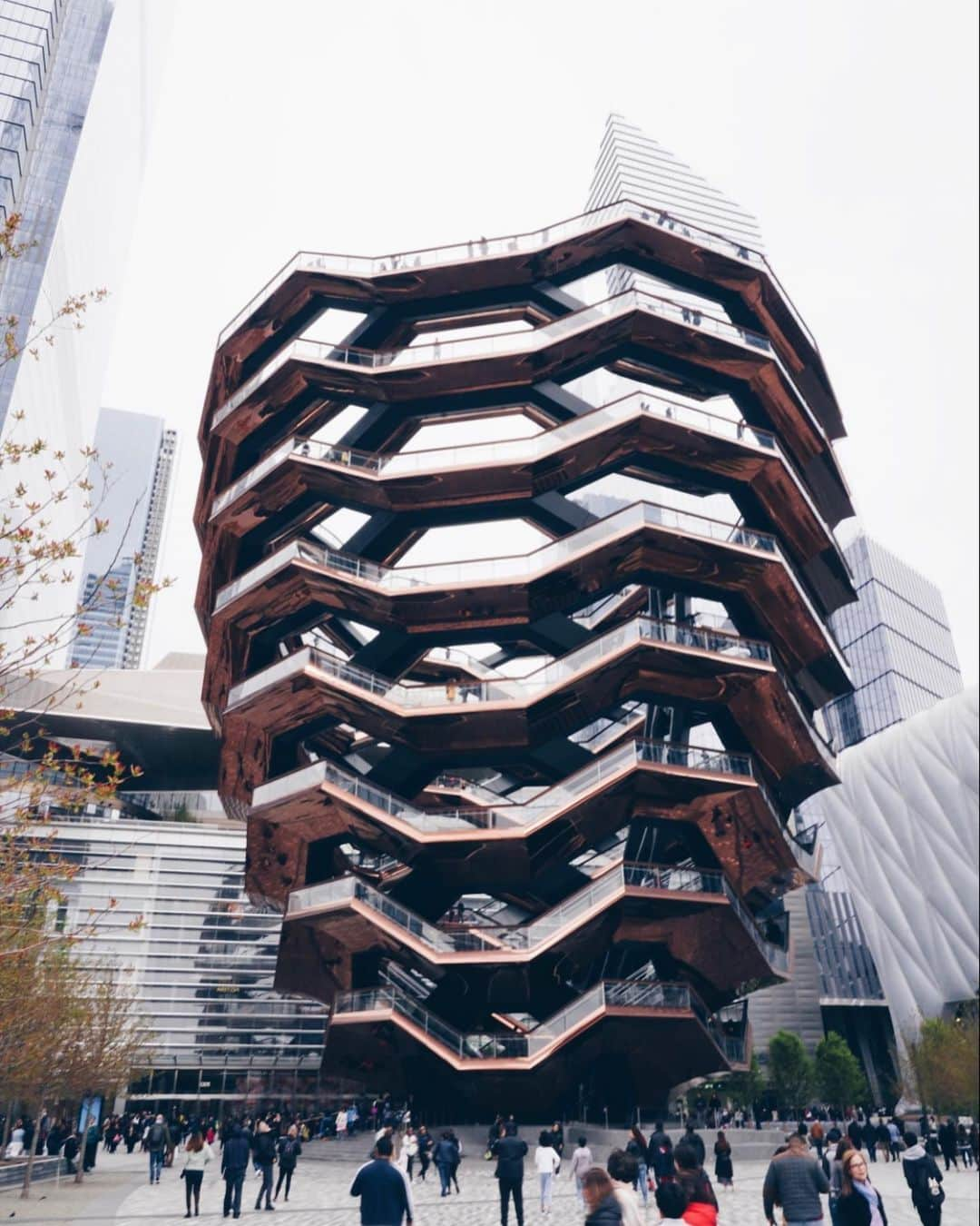 ゴッドフリー・ガオさんのインスタグラム写真 - (ゴッドフリー・ガオInstagram)「Under his eye 👁 #NYC #24105mm #photography #architecture #gmasterlens #hudsonyardsvessel #worldtradecenter #queensborobridge」5月10日 9時56分 - godfreygao