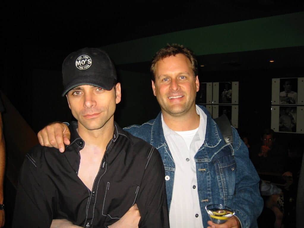 デイブ・クーリエさんのインスタグラム写真 - (デイブ・クーリエInstagram)「Almost forgot my #tbt @johnstamos on Broadway May 9, 2002 and me visiting and supporting my brother. What play was it? #cutitout」5月10日 9時50分 - dcoulier