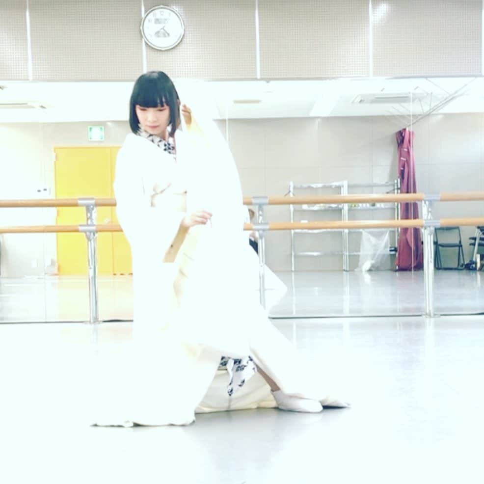 綺華れいさんのインスタグラム写真 - (綺華れいInstagram)「#光と影 女流舞踊家 #實川ふう ちゃん♡  浮世離れした半端ない雰囲気と存在感の美❤️ 素敵( *´꒳`*)♡ 実はオレ･･･いや僕の。 お父さんのお母さんの、 そのまたお母さんなんだ(*´艸`*)♡ #綺華れい #鳴海じゅん #實川ふう #クールジャパンパーク大阪 #開場記念公演 #光と影 #宝塚OG #宝塚歌劇団 #タカラジェンヌ #美魔女コンテスト #WEB賞受賞 #ジュエリーバッグ #ジュエリーバッグ認定講師」5月10日 9時50分 - rei_ayaka