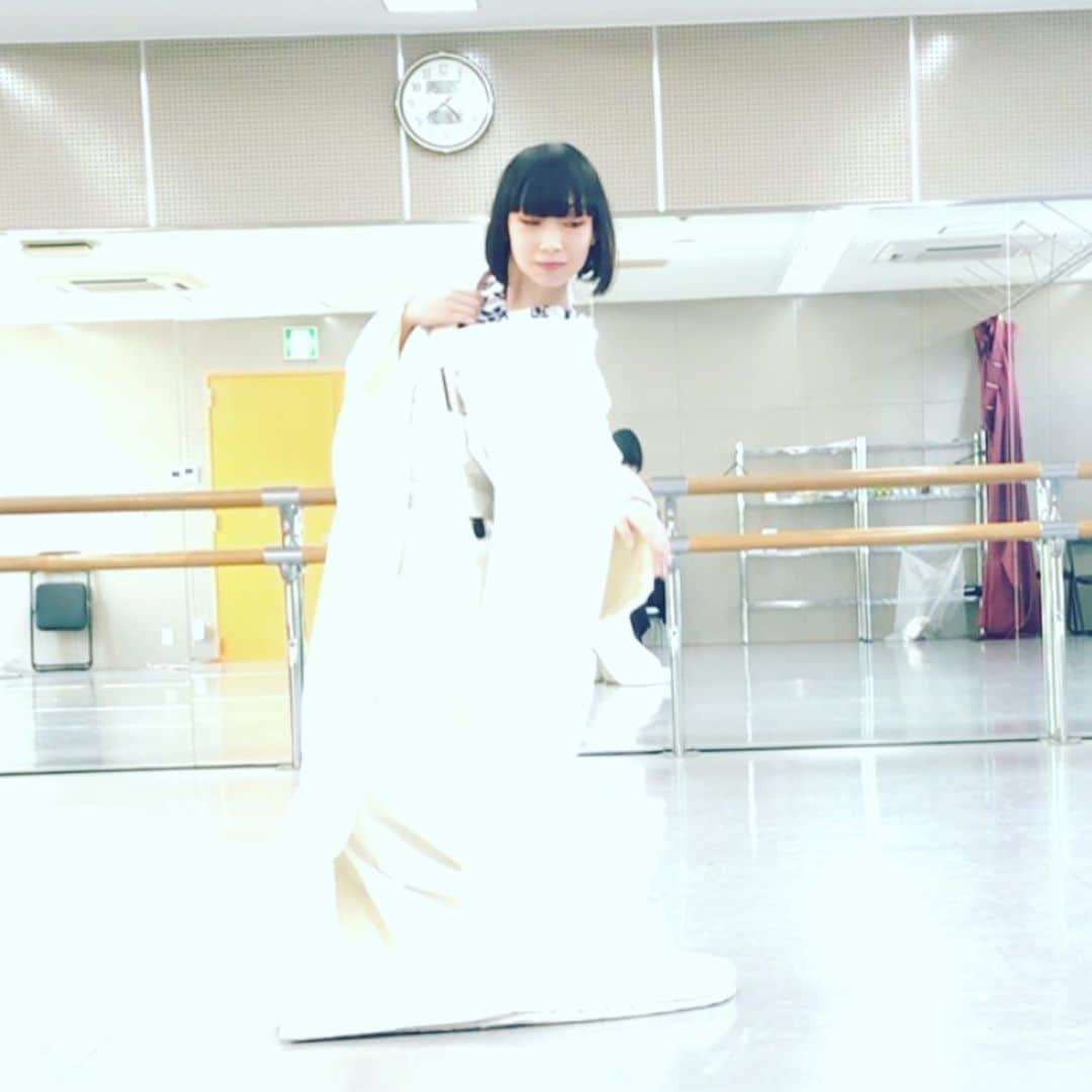 綺華れいさんのインスタグラム写真 - (綺華れいInstagram)「#光と影 女流舞踊家 #實川ふう ちゃん♡  浮世離れした半端ない雰囲気と存在感の美❤️ 素敵( *´꒳`*)♡ 実はオレ･･･いや僕の。 お父さんのお母さんの、 そのまたお母さんなんだ(*´艸`*)♡ #綺華れい #鳴海じゅん #實川ふう #クールジャパンパーク大阪 #開場記念公演 #光と影 #宝塚OG #宝塚歌劇団 #タカラジェンヌ #美魔女コンテスト #WEB賞受賞 #ジュエリーバッグ #ジュエリーバッグ認定講師」5月10日 9時50分 - rei_ayaka