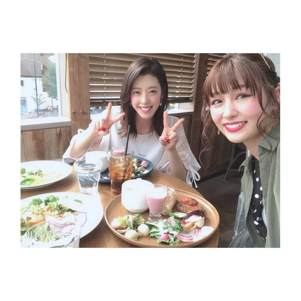 相田瑠菜さんのインスタグラム写真 - (相田瑠菜Instagram)「ボイトレの後に何年ぶりだろ？！🥰💕✨ 相変わらずの美人さん👏💖 ちゃないに会いましたぁ♥︎∗*ﾟ ✩ ✩ ひょんな連絡をしたのがきっかけで lunchしたよぉ🍴💖⭐️ まぢ懐かしい話がありすぎて 結果うちら大人になったねぇ～で 落ち着くっていう🍒✲*ﾟ 大人っていいね。大人って最高だよね！ はぁ楽しかったなぁー💗*° ✩ ✩ #休日の過ごし方 #お友達とランチ #女子会 #代々木公園ランチ #代々木公園 #ランチ #lunch #followｍe #love #girlfriends #happy #beautiful #japanesegirl #tokyo #yoyogipark #サラダ  #サラダビュッフェ」5月10日 19時32分 - _aina_official