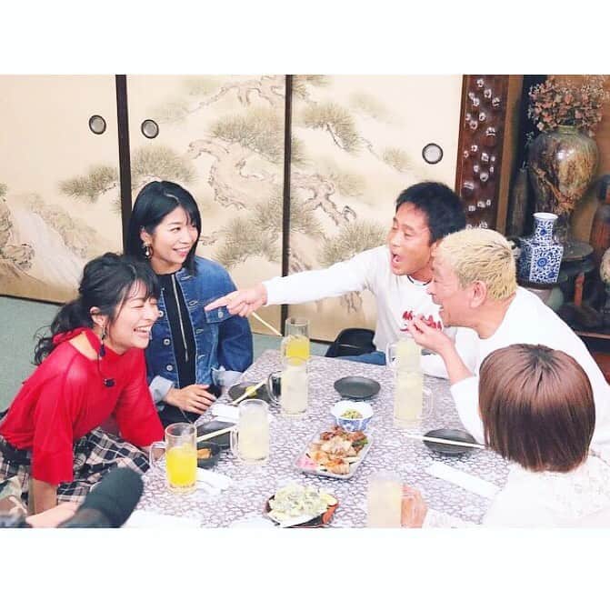 のインスタグラム：「「本音でハシゴ酒」今夜21:55からです📺 お手柔らかに…笑  デニムジャケット →Lois CRAYON オールインワン →Ameri VINTAGE  #ダウンタウンなう #本音でハシゴ酒 #ダウンタウン さん #坂上忍 さん #夏菜 さん #loiscrayon #amerivintage  #twins#ふたご」