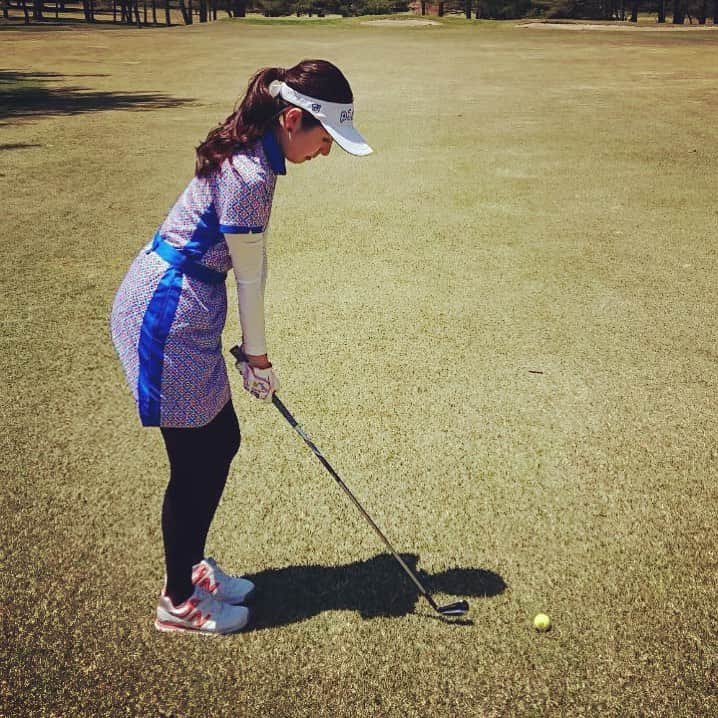和田奈美佳さんのインスタグラム写真 - (和田奈美佳Instagram)「絶好のゴルフ日和ですな⛳️🏌️‍♀️ #efficace のワンピースを初おろし♪とにかくデザインが可愛くて伸縮性もあり、最高の着心地😊このデザインの色違いを買おうかな🤭✨ . #golf #golfwear #golfswing #エフィカス  #ゴルフウェア #ゴルフ #ゴルフロケ #和田奈美佳 #ゴルフ実況」5月10日 19時32分 - wadanamika_official