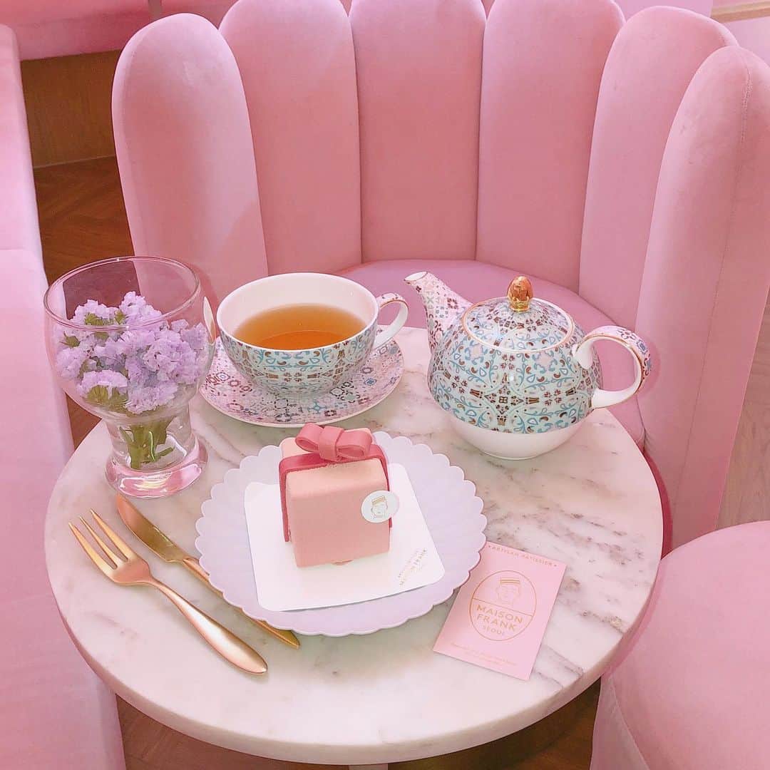 さきぼんさんのインスタグラム写真 - (さきぼんInstagram)「韓国カフェ⑤ Maison Frank in Seoul ( @maison.frank ) . @mizukikonuma さんと @tomomi_0421 さんの投稿を見て💗 住所とかも書いてあって尊敬です🥺 . . #maisonfrank #maisonfrankseoul #pinkcafe #seoul #seoulcafe #korea #koreacafe #koreanfood #koreatravel #koreatrip #sweets #韓国カフェ #韓国旅行 #韓国 #ソウル #ソウルカフェ #カフェ #ピンクカフェ #聖水カフェ #トゥッソム #スイーツ #韓国スイーツ #카페 #서울카페 #상수카페 #상수 #뚝섬역카페 #핑크카페 #さきぼん海外」5月10日 19時49分 - sakibon69