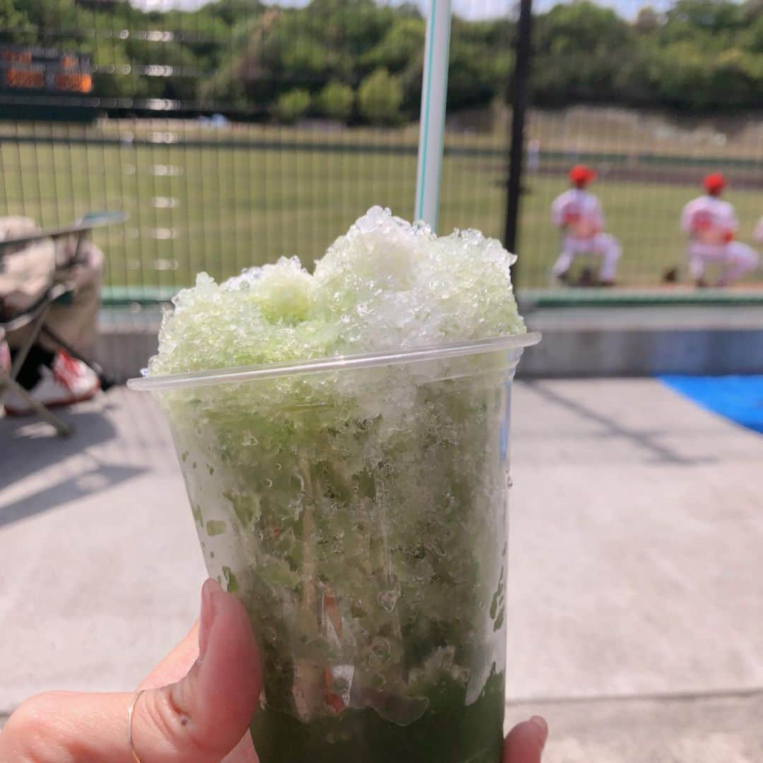 古田ちさこさんのインスタグラム写真 - (古田ちさこInstagram)「🌳🍧☀️ カープ女子仲間と由宇へ！ 去年行けてないので久しぶり…😍 今年のキャンプはファーム中心だったのですが、気になっていた若手選手達が試合に出て頑張っている姿を見られて嬉しかったです✨ 岡ちゃんこと岡田明丈投手が由宇でキャッチボールする貴重な姿も見られました⚾️ ファンサービスもしっかりされていて、練習風景しかり普段一軍の試合を観てるだけではわからない部分を沢山見ることができました✨ 自然豊かで天気も良くて仲間2人がまた面白くて、楽しい楽しい遠足でした♡ なかなか行きづらい場所なのですが次はそんなに日を空けずに行きたいな〜 試合はホークスとの対戦で9-6で勝ったよ❣️こいほー🎏 ・ #ハットもカープだよ#お母さんの借りてきた #由宇#由宇球場#由宇練習場#ひろしまにあ #広島東洋カープ#広島カープ#カープ女子 #カープ二軍#抹茶かき氷#美味しかった#くしゃみ連発#いい加減にしてってレベルで連発#眩しい季節です」5月10日 19時45分 - chisakofuruta