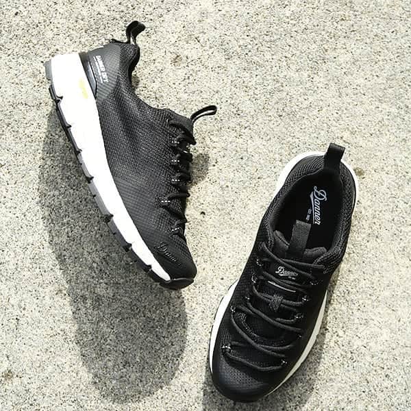 ARKnetsさんのインスタグラム写真 - (ARKnetsInstagram)「. ＼ 2019SS SNEAKERS COLLECTION ／ . 2019 MEN'S LOOK BOOK  BLACK＆WHITE . ■ITEM／SPALWART Name：MARATHON MESH Price：￥39,000+tax . ■ITEM／Danner Name：RIDGE RUNNER PLUS Price：￥13,000+tax . ■ITEM／HOKA ONE ONE Name：Clifton 5 Price：￥17,000+tax . ■ITEM／CONVERSE Name：ONE STAR J SUEDE Price：￥20,000+tax . ■ITEM／Maison Margiela Name：TABI LOW TOP Price：￥64,000+tax . ■ITEM／Maison Margiela Name：SNEAKERS LOW TOP Price：￥69,000+tax . ■ITEM／marka Name：DOUBLE SOLE SNEAKERS ”OX” Price：￥35,000+tax . ■ITEM／adidas Originals Name：STAN SMITH Price：￥14,000+tax . . 【 ARKnets Search／取り扱い店舗 】 FOLLOW US!! ／ @arkwax @ripeark @cornersark @museum_ark  @ark.standard @pier_lounge_by_ark @dearbyark @arkstates  @reark_arknets @wiseark @blujeblubyark . ■商品や通信販売に関しまして、 ご不明な点がございましたらお気軽にお問い合わせください。 . ----------------------------------- 【お問い合わせ】 ARKnetsコールセンター TEL：028-634-1212 ( 営業時間 12:00～19:00 ) ※店舗へ繋がりにくい場合には、こちらまでお問合せ下さい。 ------------------------------------- #arknets #栃木 #宇都宮 #群馬 #高崎 #fashion #ファッション #メンズファッション  #スニーカー #スニーカーコーデ #SPALWART #スパルウォート #danner #ダナー #hokaoneone #ホカオネオネ #ホカオネ #converse #コンバース #maisonmargiela #メゾンマルジェラ #マルジェラ #marka #マーカ #adidasoriginals #アディダス」5月10日 19時46分 - arknets_official