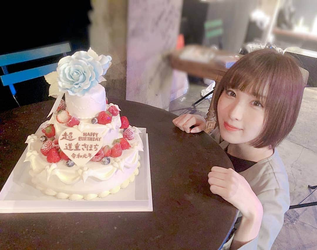 小田桐奈々さんのインスタグラム写真 - (小田桐奈々Instagram)「放課後プリンセスのワンマンライブに行ってきた！ * * 少し早いけどさほちおたおめだよ( ˶˙º˙˶ )♥ あの独特な、さほちにしか出せない空気感、すごく懐かしい気持ちになったし好きだなぁ～～って😳 ちょこっと楽屋に滞在してたんだけど、居心地良すぎた。これこれ！！！！ってなった……… * とっても楽しいライブだったなぁ(･ω･､)ﾎﾛﾘ 改めて思った。どの曲も良すぎる。なんて素敵な楽曲に恵まれて来たんだろう…って色んな想いがこみ上げ涙しながら観ていたよ…😢✨ * * 新曲の『新時代プリンセス』は初見！ 歴史がたっぷりつまった歌詞や振り付けを、新体制の10人で…っていうのがエモみちゃんな気持ちになりました😳 のばちゃんのバースデーライブも6月4日にあるみたい🌹☺放プリ、皆も観に行ってみてね✨ * * #放課後プリンセス #放プリ #ライブ #アイドル #コンサート」5月10日 20時00分 - odagirinana