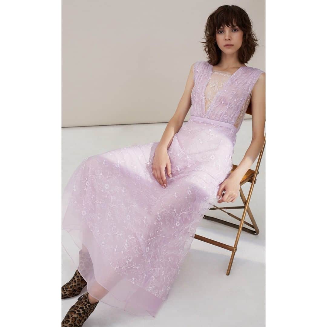 のインスタグラム：「Resort 19, Lace chiffon dress.⠀ 📸 | @modaoperandi⠀」