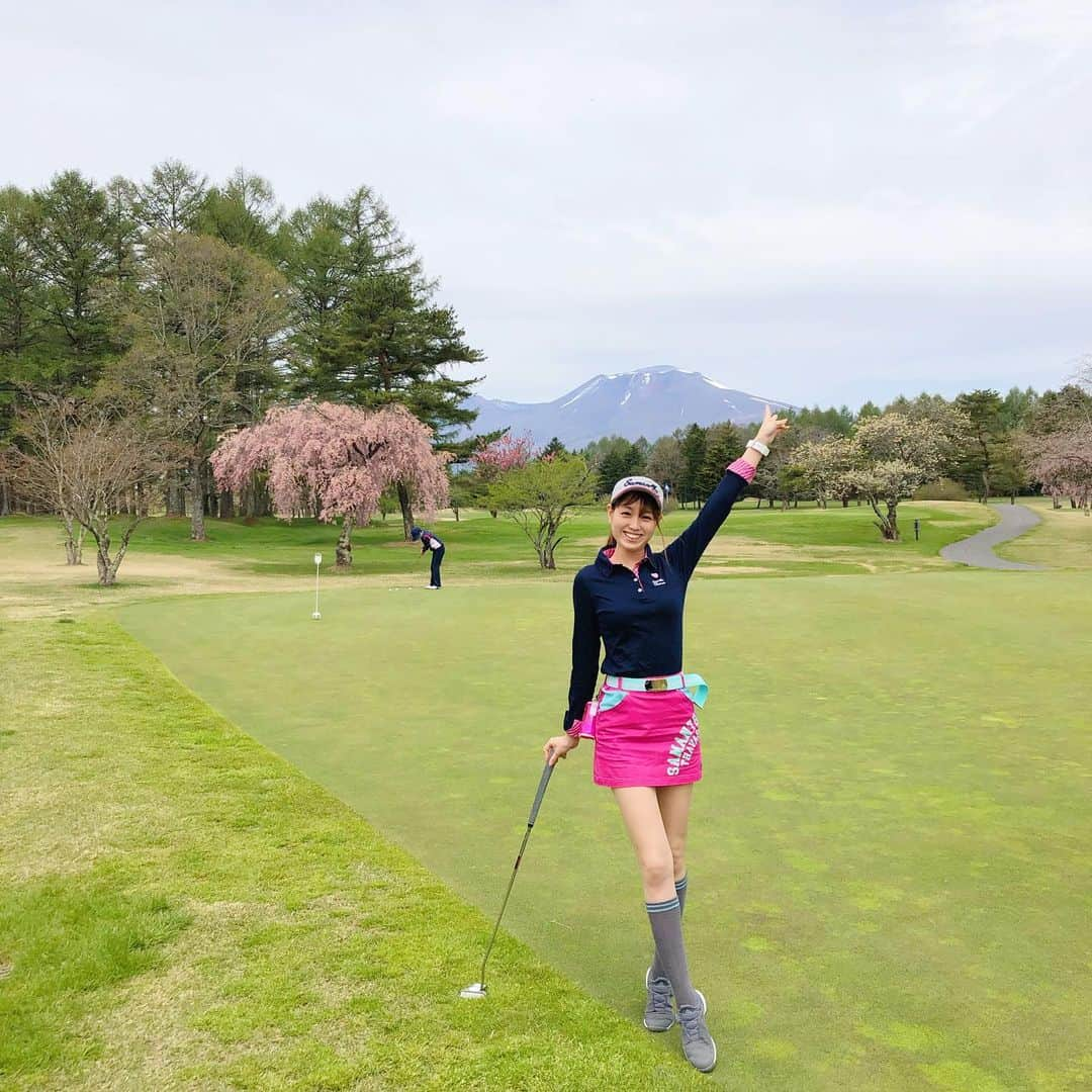 松中みなみさんのインスタグラム写真 - (松中みなみInstagram)「⛳️ 人生初めての🌲軽井沢🌲✨ ・ ・ 浅間山の柄がシャチみたいで可愛かった❣️ スコアも可愛かった〜❣️笑 ・ ・ #ゴルフ #ゴルフ女子  #ゴルフウェア #サマンサタバサ  #サマンサタバサゴルフ  #軽井沢 #軽井沢72 #golf」5月10日 20時01分 - minami_matsunaka