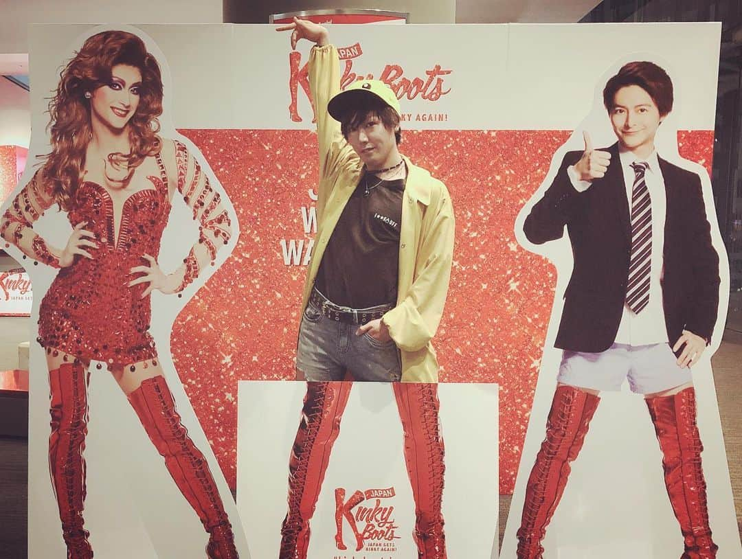 松永一哉さんのインスタグラム写真 - (松永一哉Instagram)「昨日は前回に続きキンキー観て来ました👠 カンパニー全体が以前にも増してパワーアップしてました🔥  明日のAReA63の公演前にいい刺激を貰えました☺️ 皆最高でした✨  旧友の三浦もカマしてました🥺  1枚撮ったらピカチュウ見えてないからってもっかい撮った件🐹  #三浦春馬 #小池徹平 #ソニン #飯野めぐみ #風間由次郎 #穴沢裕介 #加藤潤一 #中村百花 #kinkyboots #broadway #amuse #actor #musical」5月10日 20時17分 - kazuya_matsunaga