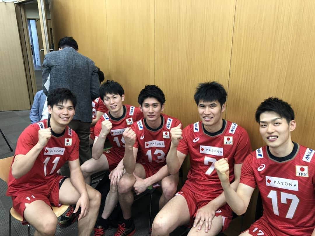 TBSバレブーさんのインスタグラム写真 - (TBSバレブーInstagram)「🏐バレーボール男子日本代表🇯🇵 始動会見&公開練習が行われました‼️ 「東京五輪まであと1年、今年は非常に重要な年になる❗」とどの選手も口にしていたのが印象的でした✨  今年は、ネーションズリーグ、アジア選手権、W杯と国際大会を戦っていきます👍 世界の強豪相手にどんなプレーを見せてくれるのか注目です👀🎶 #バレーボール #東京五輪」5月10日 20時12分 - tbs.volleyboo