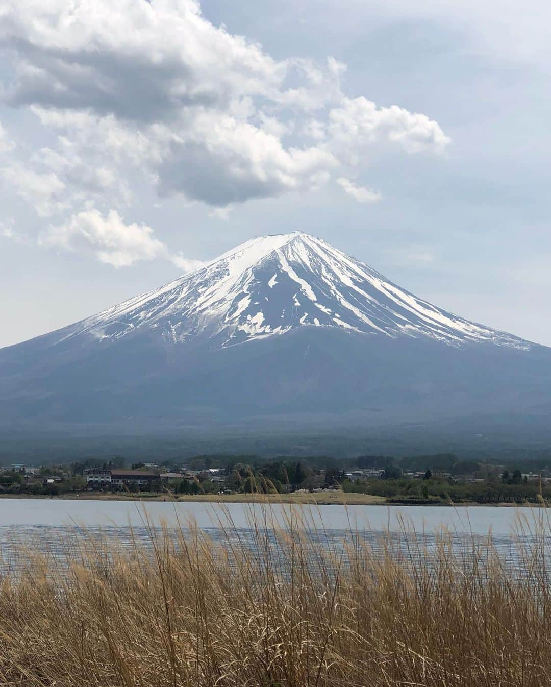 藤田りえさんのインスタグラム写真 - (藤田りえInstagram)「河口湖オルゴールの森美術館は撮影スポットがいっぱい！まるでセットのようだわ〜﻿ そばにある長崎公園は貸切状態。家族で富士山を思う存分楽しんだよー^ ^﻿ ﻿ #藤田りえ﻿ #アナウンサー﻿ #フリーアナウンサー﻿ #河口湖﻿ #河口湖オルゴールの森美術館 ﻿ #ドライブ﻿ #富士山﻿ #長崎公園﻿ #ジャンプ﻿ #令和ジャンプ #可愛い人と繋がりたい  #綺麗な人と繋がりたい  #可愛いママになりたい」5月10日 20時13分 - rie_fujita.ana