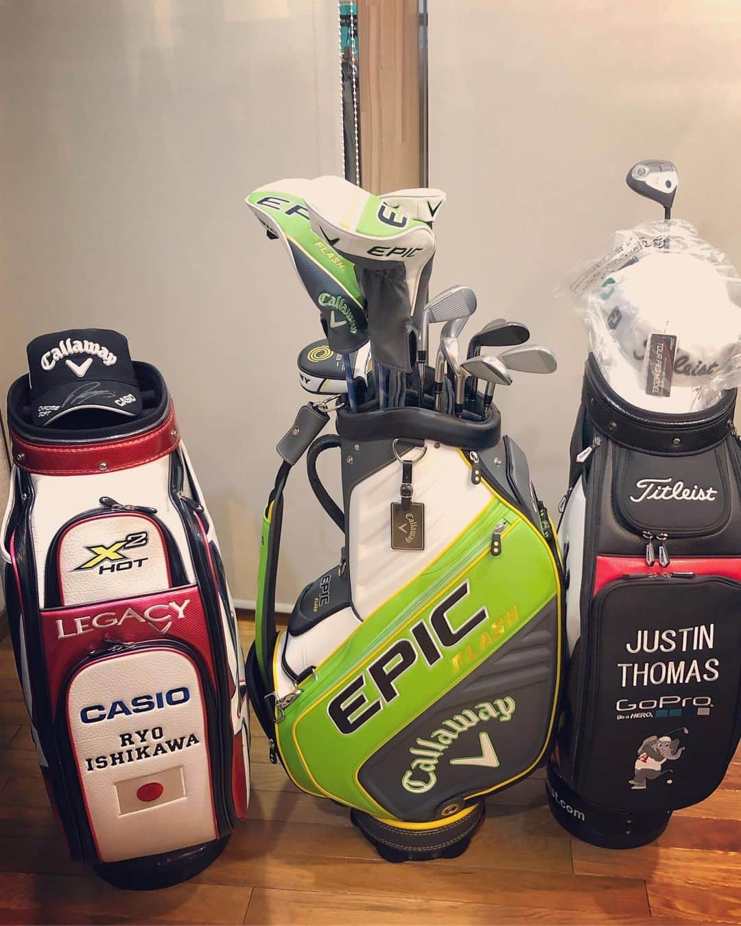小林陵侑のインスタグラム：「道具は超一流 さて、メンタルトレーニング🏌️‍♂️ 頑張ろう！笑笑 thanks!!!!!🙌🙌 #グリーンジャケット & @callawaygolf_japan & #ヤマニ #小林陵侑 #ゴルフ #callaway #tommyhilfiger #スキージャンプ #golf #石川遼 #justinthomas  #三浦桃香」
